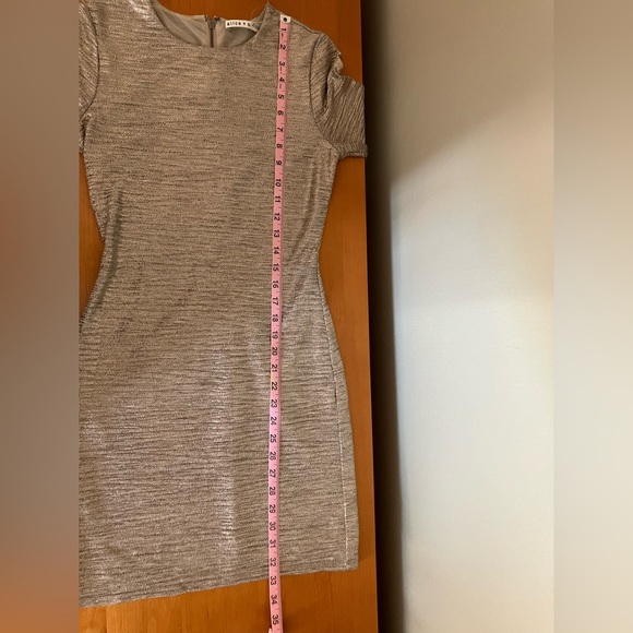 Alice + Olivia Delora Metallic - Picture 9 of 10